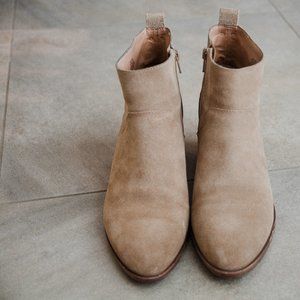 Sole Society Vixen Ankle Bootie, New Camel 10M/40